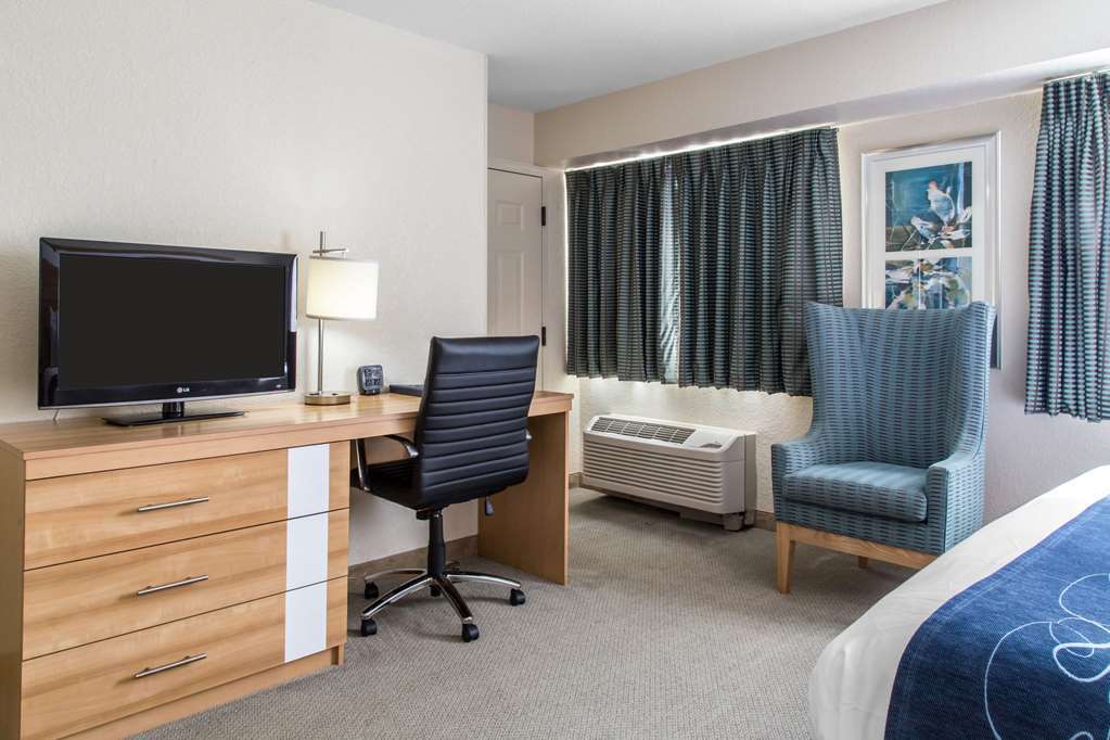 Comfort Suites Seven Mile Beach George Town Ruang foto